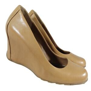KENNETH COLE REACTION! FAWN BEIGE GENUINE LEATHER HIDDEN WEDGE HEELS! SZ 6M